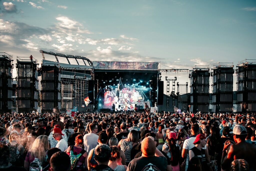 Grande scène de festival : l’objectif d’un clip musical envoyé aux programmateurs
