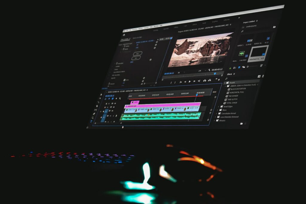 Écran affichant la timeline d’un logiciel de montage vidéo