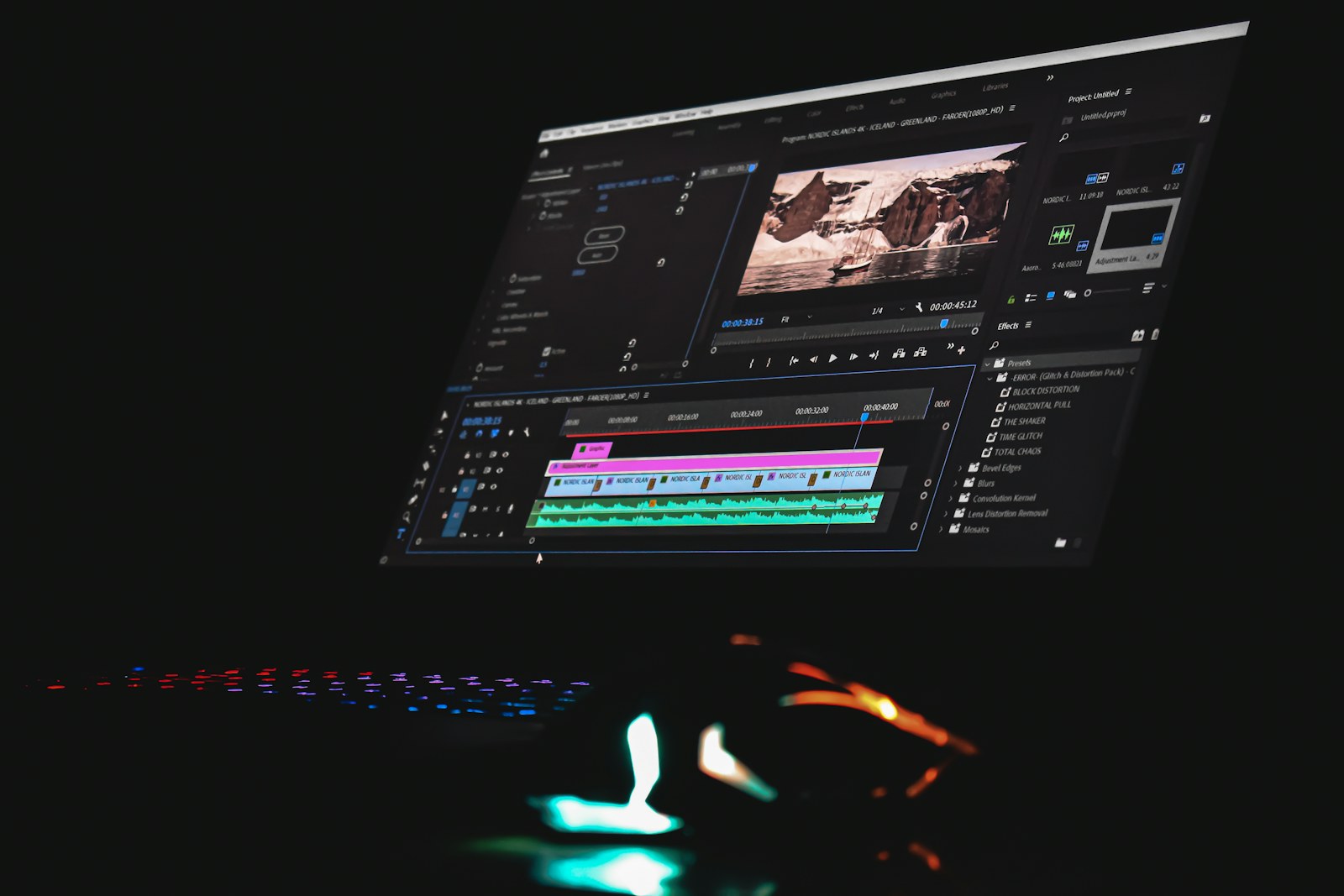 Écran affichant la timeline d’un logiciel de montage vidéo